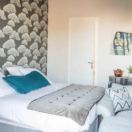 Les Ombrees Guest house *